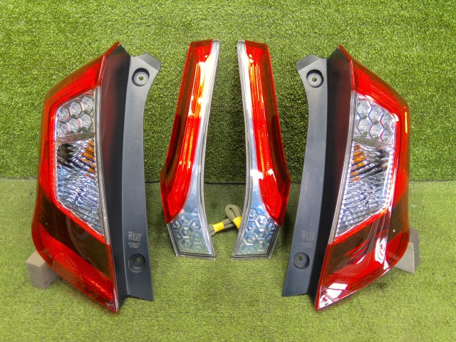 【中古】中古部品 フィット GP5 右ﾃｰﾙﾗﾝﾌﾟ 【3330200100-252142000015500】