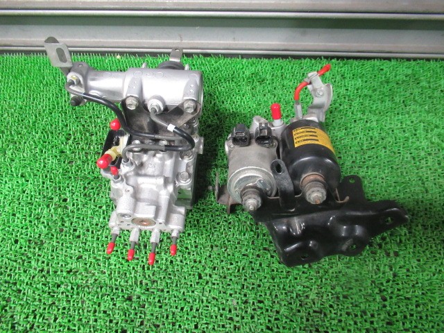 【中古】中古部品 プリウス ZVW30 ABSｱｸﾁｭｴｰﾀｰ 【3330540100-260302000142500】