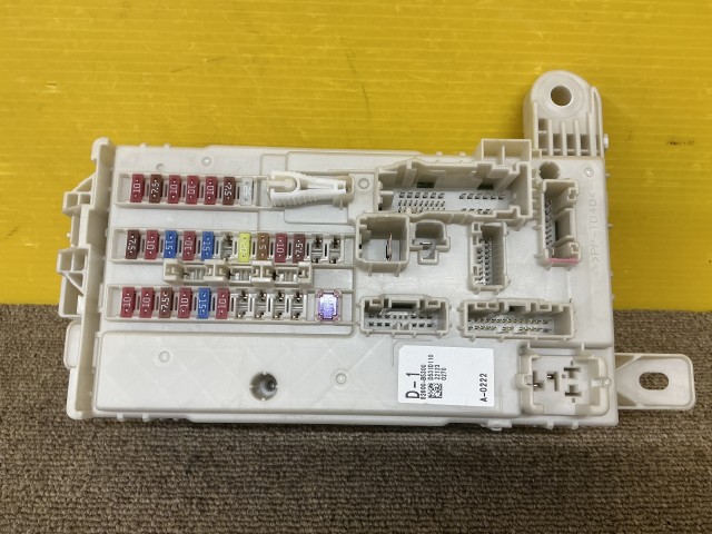 【中古】中古部品 ハイゼット S510P ヒューズボックス 【3330960100-000052686767800】