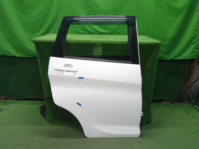 【中古】中古部品 デイズ B21W 右ﾘｱﾄﾞｱ 【3310200100-000022632213300】