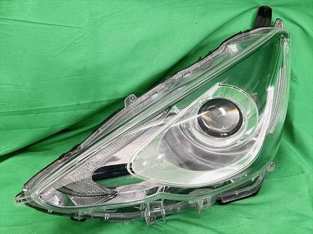【中古】中古部品 アクア NHP10 左ﾍｯﾄﾞﾗﾝﾌﾟ 【3330240100-002026535710900】