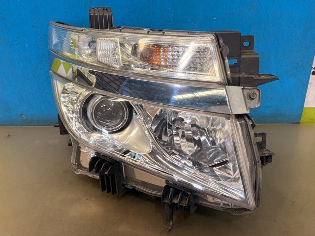 【中古】中古部品 エルグランド TE52 右ﾍｯﾄﾞﾗﾝﾌﾟ 【3330530100-000005545710800】