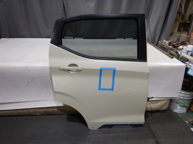 【中古】中古部品 ｅＫクロス B35W 右ﾘｱﾄﾞｱ 【3330810100-260401000413300】