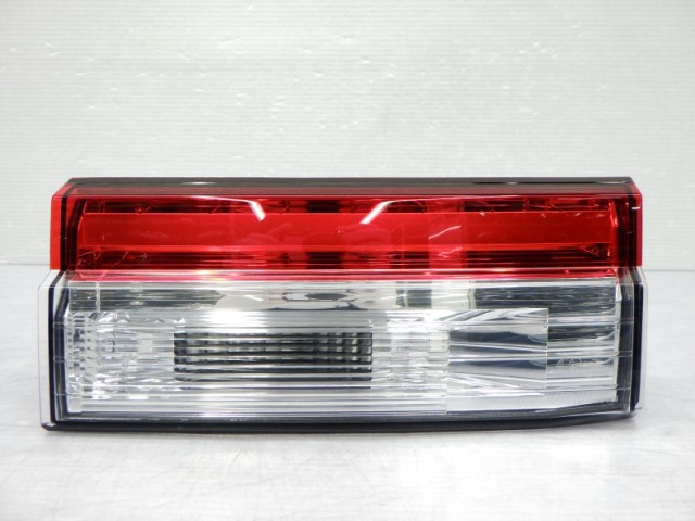 【中古】再生部品 デリカＤ5 CV1W 右ﾌｨﾆｯｼｬｰﾊﾟﾈﾙ 【3380010000-260403500815210】
