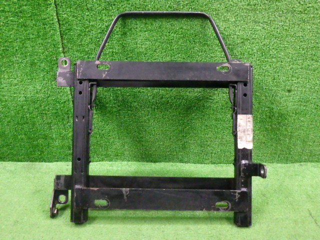 【中古】中古部品 BMW 3シリーズ BE19 ｼｰﾄﾚｰﾙ 【3330250100-000000922870450】