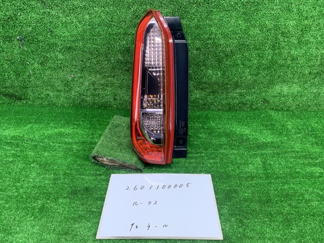 【中古】中古部品 ルークス B44A 左ﾃｰﾙﾗﾝﾌﾟ 【3330991000-260330000515600】