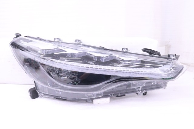【中古】中古部品 カローラクロス ZSG10 右ﾍｯﾄﾞﾗﾝﾌﾟ 【3260520000-260406500210800】