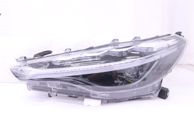 【中古】中古部品 カローラクロス ZSG10 左ﾍｯﾄﾞﾗﾝﾌﾟ 【3260520000-260406500610900】