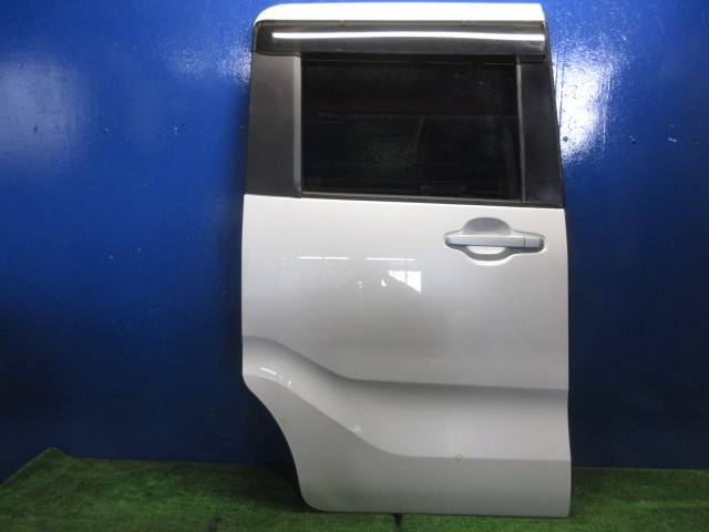 【中古】中古部品 タント LA650S 右ﾘｱﾄﾞｱ 【3310270100-000015283113300】