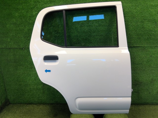 【中古】中古部品 アルト HA37S 右ﾘｱﾄﾞｱ 【3330200100-252440000013300】 35,035円