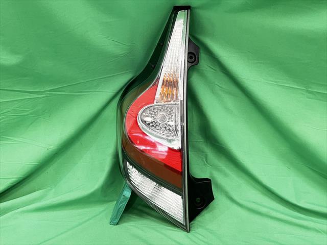 【中古】中古部品 アクア NHP10 左ﾃｰﾙﾗﾝﾌﾟ 【3330240100-002026535815600】