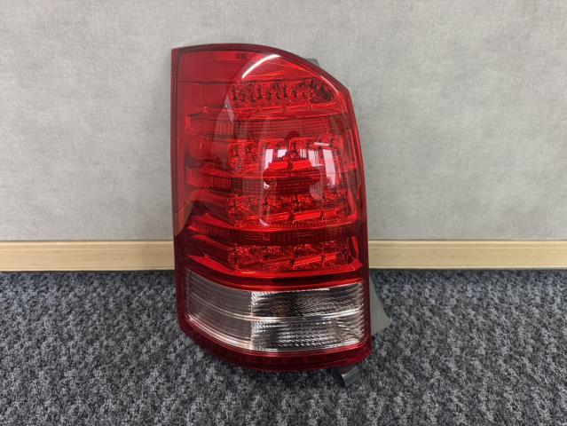 【中古】中古部品 ウィッシュ ZNE10G 左ﾃｰﾙﾗﾝﾌﾟ 【3330440100-260406000115600】 10,278円