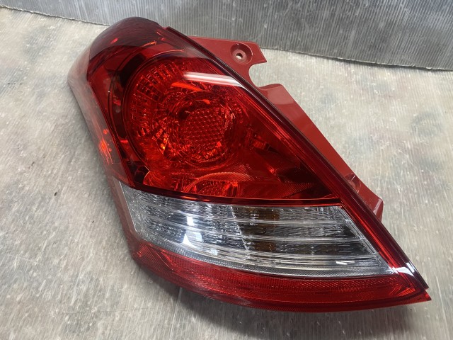 【中古】中古部品 スイフト ZC32S 左テールランプ 【3330580100-000263003415600】