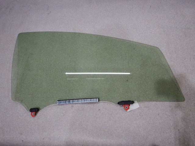 【中古】中古部品 アクア NHP10 右ﾌﾛﾝﾄﾄﾞｱｶﾞﾗｽ 【3330810100-260403000213130】