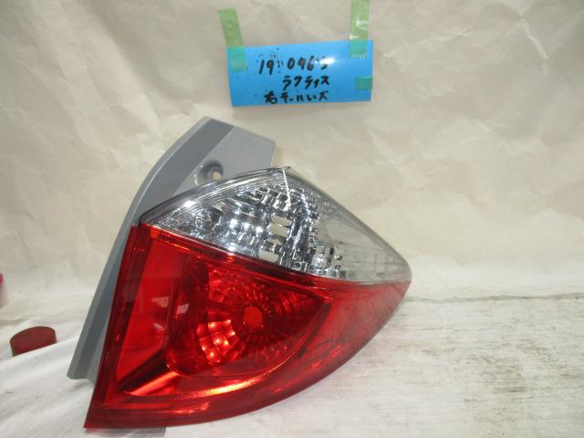 【中古】中古部品 ラクティス NSP122 右ﾃｰﾙﾗﾝﾌﾟ 【3310220100-001553307015500】