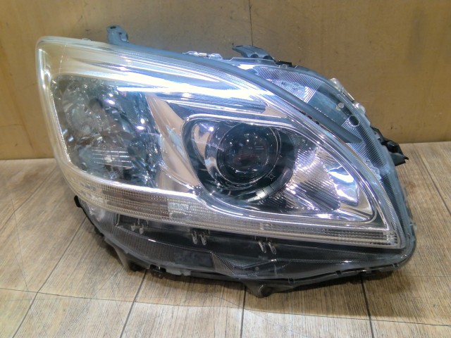 【中古】中古部品 マークＸジオ ANA10 右ﾍｯﾄﾞﾗﾝﾌﾟ 【3310390100-260225001210800】 4,477円