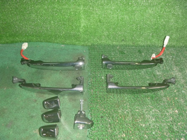 【中古】中古部品 ノア ZRR70G ｱｳﾀｰﾊﾝﾄﾞﾙ 【3330370100-000263007717250】