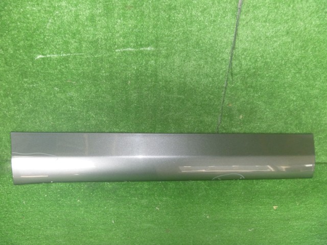 【中古】中古部品 ノア ZRR70G 右リアドアプロテクター 【3330370100-000263007713360】