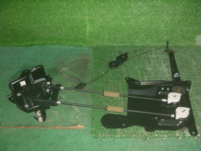 【中古】中古部品 ノア ZRR70G 左ﾊﾟﾜｰｽﾗｲﾄﾞﾄﾞｱﾓｰﾀｰ 【3330370100-000263007764660】