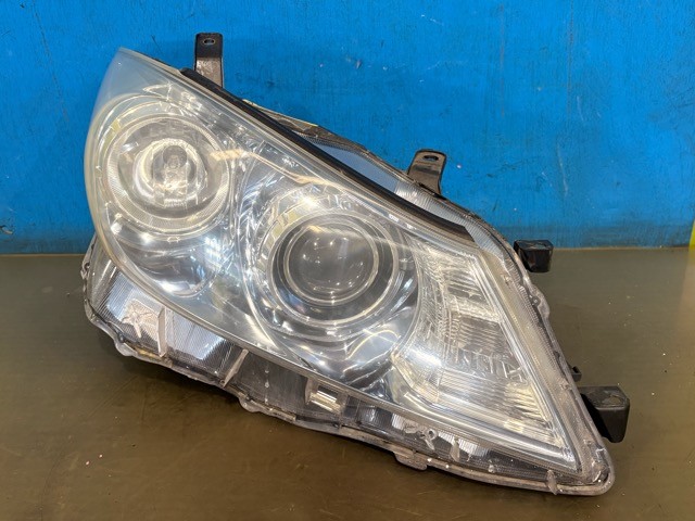 【中古】中古部品 SAI AZK10 右ヘッドランプ 【3330530100-000005549210800】