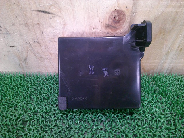 【中古】中古部品 クラウン GRS180 A/Cｺﾝﾋﾟｭｰﾀｰ 【3330660100-000025324863900】