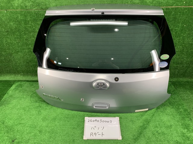 【中古】中古部品 パッソ KGC30 ﾊﾞｯｸﾄﾞｱ 【3330991000-260403000215800】