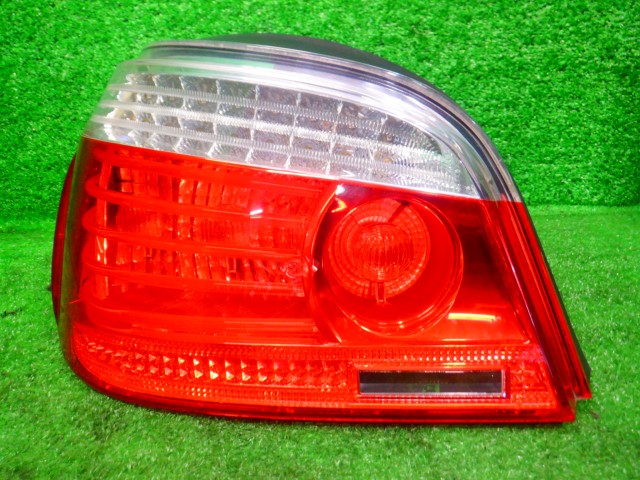 【中古】中古部品 BMW 5シリーズ NU25 左ﾃｰﾙﾗﾝﾌﾟ 【3340140100-000026064715600】