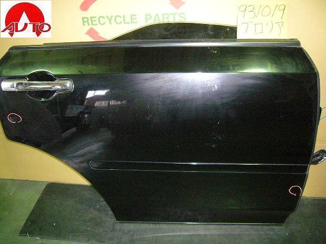 【中古】中古部品 グロリア HY34 右ﾘｱﾄﾞｱ 【3310220100-000682357613300】
