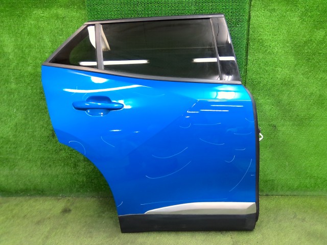 【中古】中古部品 プジョー 2008 右ﾘｱﾄﾞｱ 【3310540000-000026083813300】