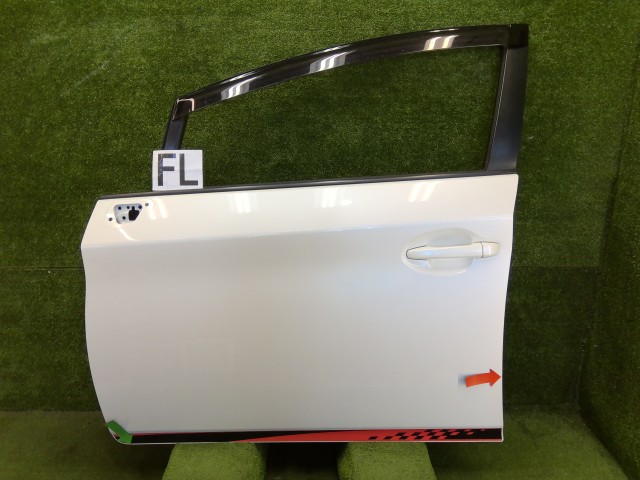 【中古】中古部品 プリウス ZVW30 左ﾌﾛﾝﾄﾄﾞｱ 【3330200100-252345000013200】