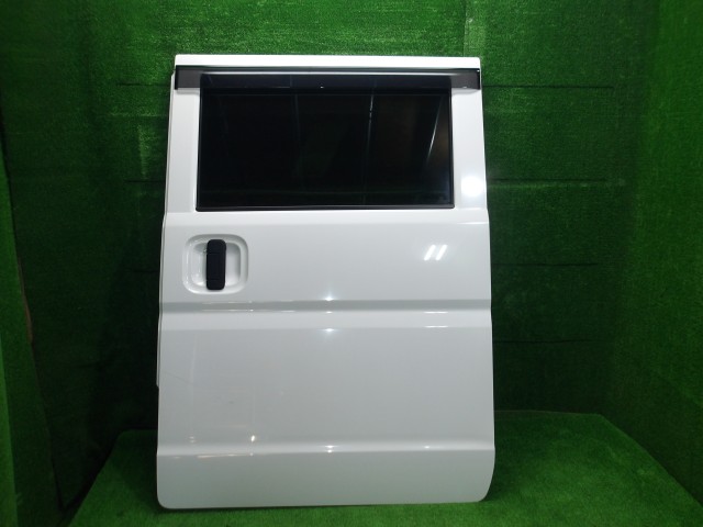 【中古】中古部品 NV100クリッパー DR17V 左ﾘｱﾄﾞｱ 【3330420100-260402000113400】