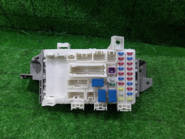 【中古】中古部品 アルト HA25V ﾋｭｰｽﾞﾎﾞｯｸｽ 【3330420100-260402000267800】