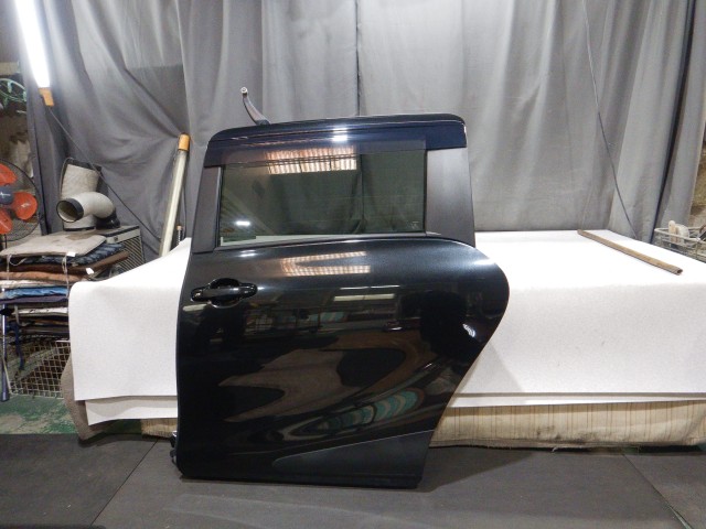 【中古】中古部品 シエンタ NHP170G 左ﾘｱﾄﾞｱ 【3330810100-260406000413400】