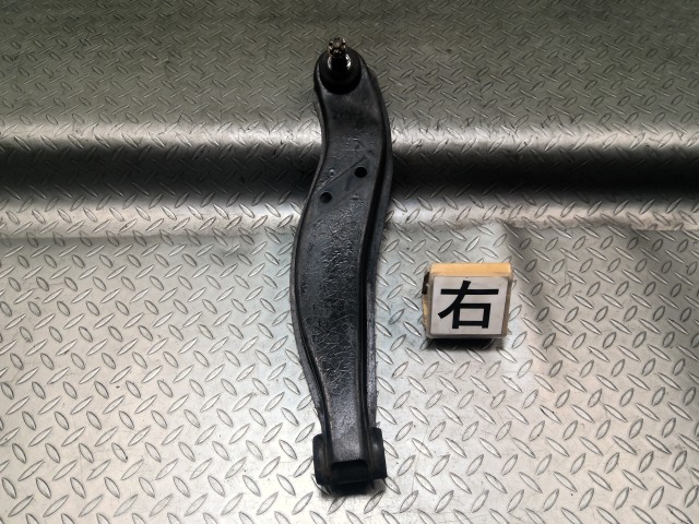 【中古】中古部品 ハイゼット S110P 右ﾌﾛﾝﾄﾛｱｱｰﾑ 【3330990700-202404002151720】