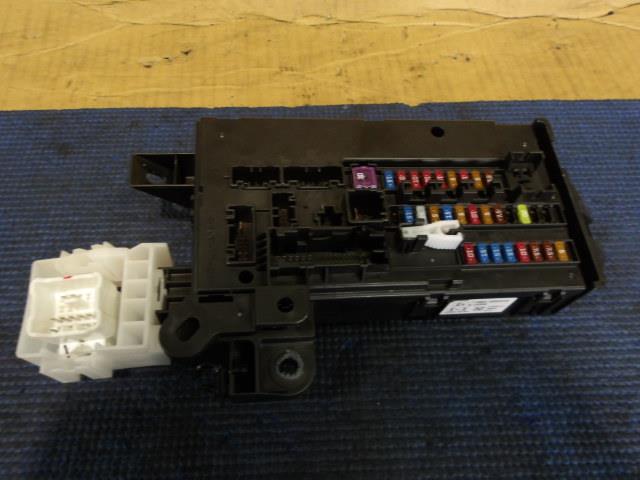 【中古】中古部品 ムーヴ LA150S ﾋｭｰｽﾞﾎﾞｯｸｽ 【3340220100-000227019867800】