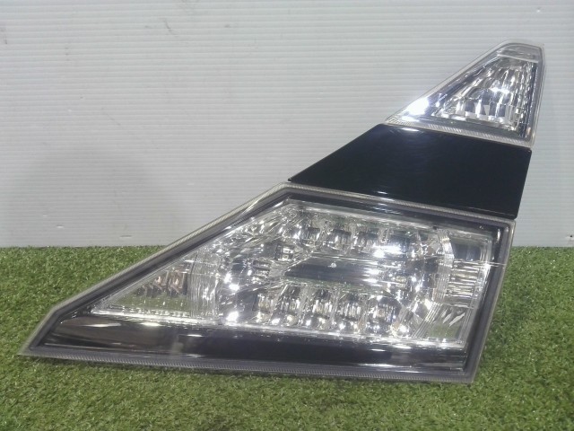 【中古】中古部品 ヴェルファイア ANH20W 右ﾌｨﾆｯｼｬｰﾊﾟﾈﾙ 【3310090100-202604022215210】