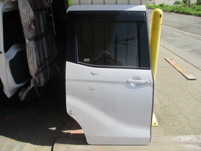 【中古】中古部品 デイズルークス B21A 右ﾘｱﾄﾞｱ 【3310190100-000255015113300】｜e-cleマート