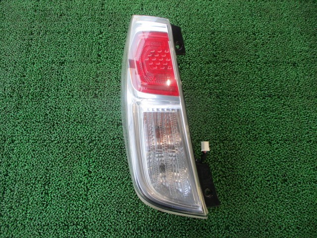 【中古】中古部品 デイズルークス B21A 左ﾃｰﾙﾗﾝﾌﾟ 【3310190100-000255015115600】