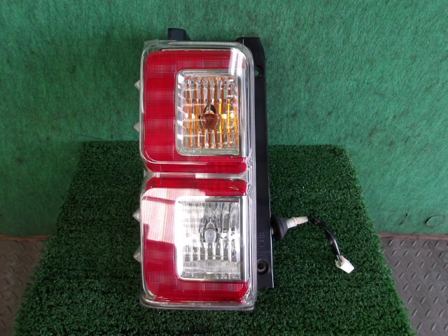 【中古】中古部品 ピクシスメガ LA700A 左ﾃｰﾙﾗﾝﾌﾟ 【3310420000-000002417915600】