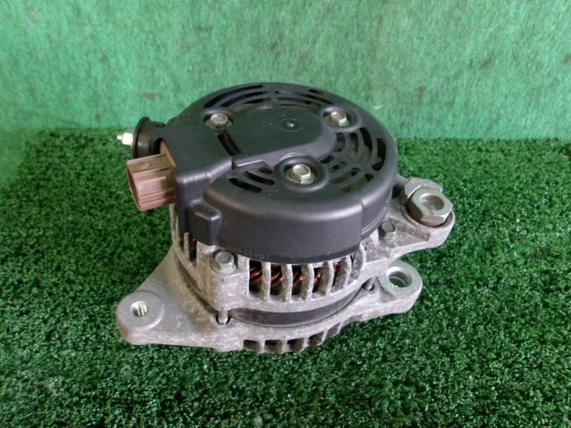 【中古】中古部品 ピクシスメガ LA700A ｵﾙﾀﾈｰﾀｰ 【3310420000-000002417960200】