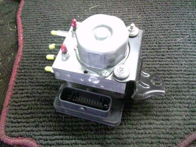 【中古】中古部品 ピクシスメガ LA710A ABSｱｸﾁｭｴｰﾀｰ 【3330220100-260409000142500】