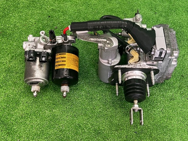【中古】中古部品 プリウス ZVW30 ABSｱｸﾁｭｴｰﾀｰ 【3330240100-002026537342500】