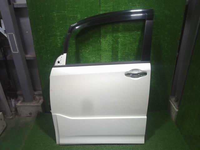 【中古】中古部品 ヴォクシー ZRR85W 左フロントドア 【3330900100-000026000513200】|e-cleマート