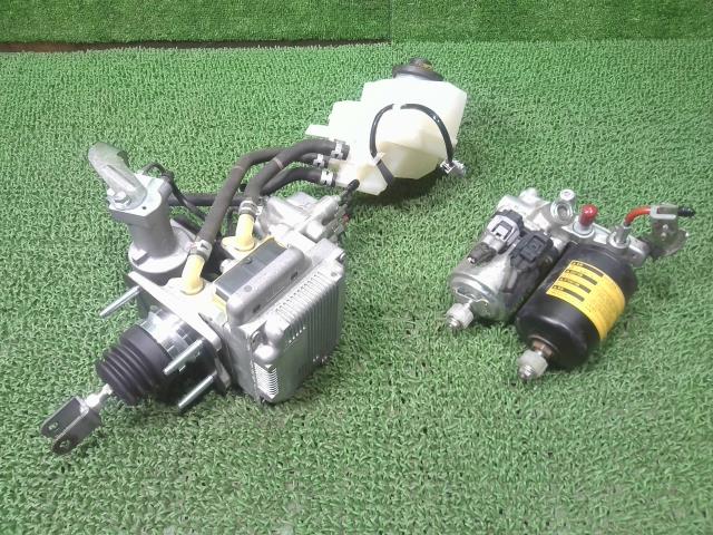 【中古】中古部品 プリウス ZVW30 ﾌﾞﾚｰｷﾏｽﾀｰ 【3330900100-000026022347160】｜e-cleマート