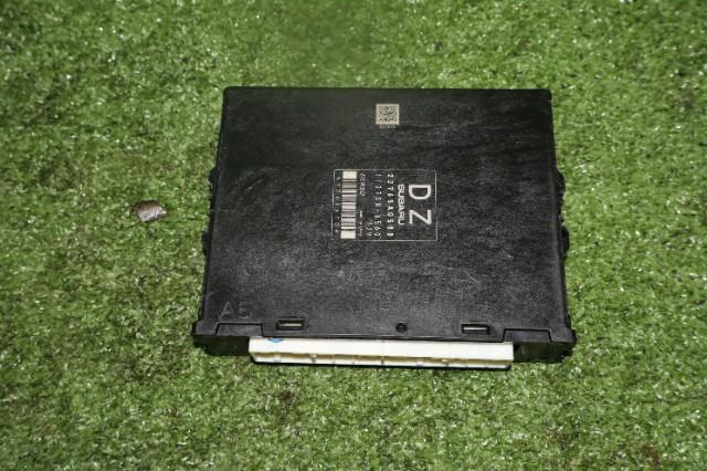 【中古】中古部品 インプレッサ GP3 ｴﾝｼﾞﾝｺﾝﾋﾟｭｰﾀｰ 【3330950100-000061300763100】