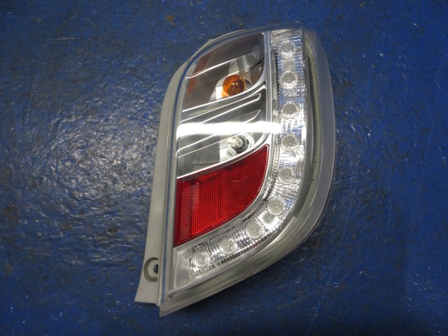 【中古】中古部品 ミライース LA300S 右ﾃｰﾙﾗﾝﾌﾟ 【3310270100-000015302415500】