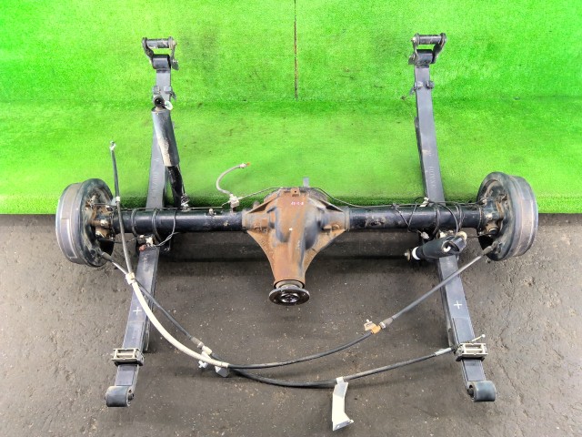 【中古】中古部品 NV350キャラバン VW2E26 ﾘｱｱｸｽﾙﾎｰｼﾝｸﾞ 【3330990100-260225000241200】｜e-cleマート