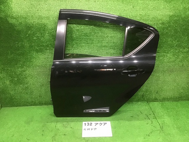 【中古】中古部品 アクア NHP10 左ﾘｱﾄﾞｱ 【3330160100-000026013213400】