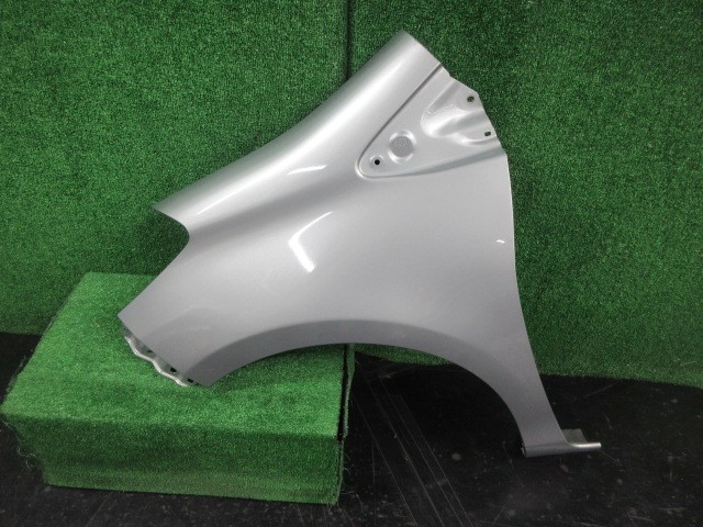 【中古】中古部品 ヴィッツ NSP130 左ﾌﾛﾝﾄﾌｪﾝﾀﾞｰ 【3380010000-260225500610700】