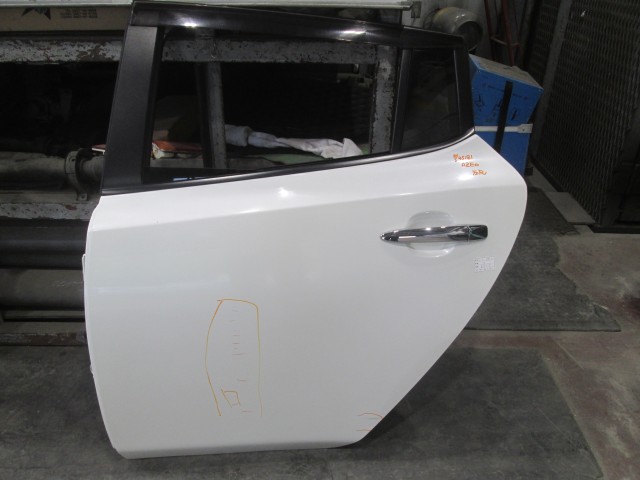【中古】中古部品 リーフ AZE0 左リアドア 【3310160100-000004518113400】|e-cleマート